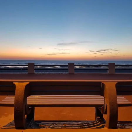 Near Sea In Quend-plage-les-pins 퀜드
